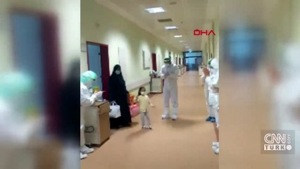 Alkışlarla taburcu edildi!  4 yaşındaki çocuk koronayı yendi