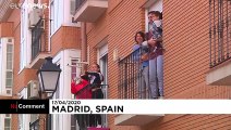 ابتکار ماموران حفاظت شهری اسپانیا برای تقویت روحیه قرنطینه نشینان