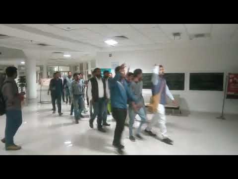 Students shouting Jai Shri Ram, Chalo Ayodhya in BBA University Lucknow