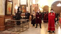 Gürcistan'da Kovid-19 salgınına rağmen halk Paskalya Bayramı için kiliselere gitti