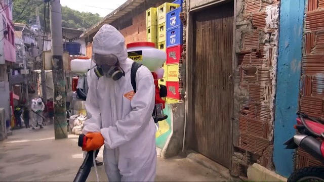Favelas do Rio desinfectadas... pelos moradores!