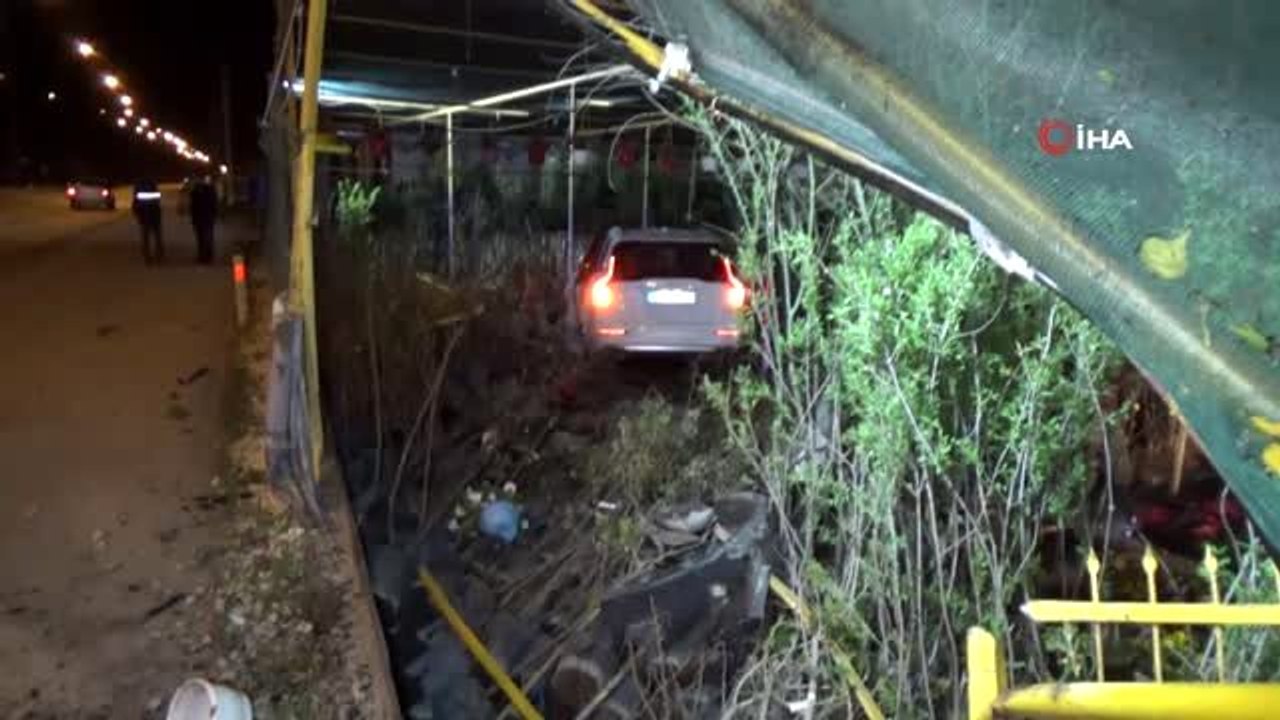 Sokağa çıkma kısıtlamasına uymayan ehliyetsiz sürücü kazaya karıştı