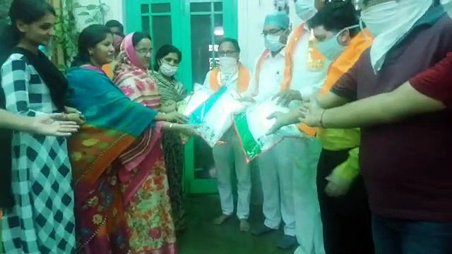 1801 मास्क वितरण कर मनाया बेटे का जन्मदिन