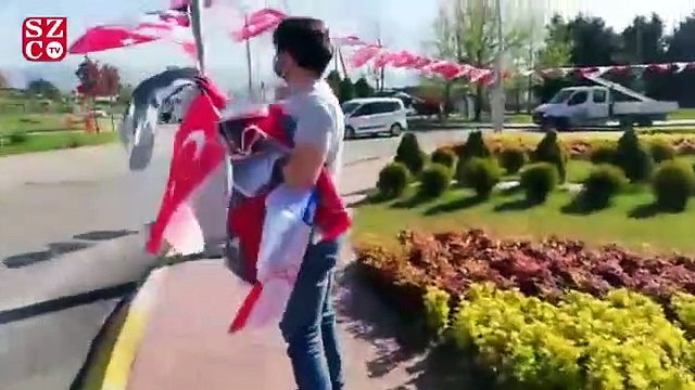 Kocaeli Büyükşehir Belediyesi Türk bayrağı asılmasına izin vermedi