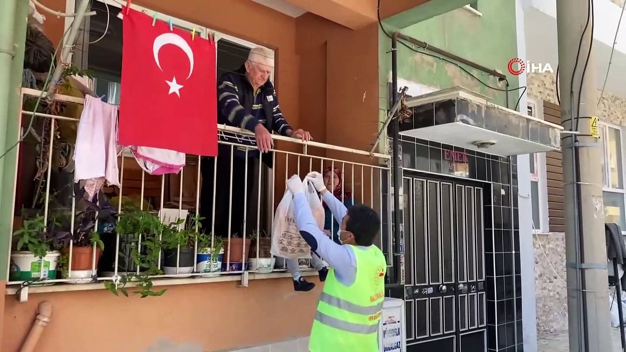 Büyükşehir ekiplerine sokağa çıkma kısıtlamasında pasta sürprizi