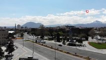 Kayseri'de sokağa çıkma kısıtlamasının 2'nci gününde meydanlar boş kaldı