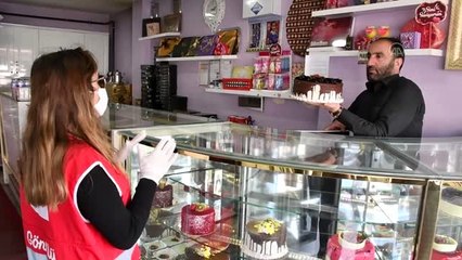 Virüs tedbirleri nedeniyle evden çıkamayan çocuğa doğum günü sürprizi