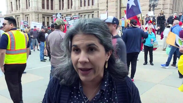 مئات الأميركيين يطالبون برفع الحجر المفروض لاحتواء الفيروس