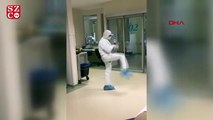 Corona virüs hastasının iyileştiğini gören doktorun danslı sevinci