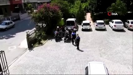 Polisten küçük kız çocuğuna doğum günü sürprizi