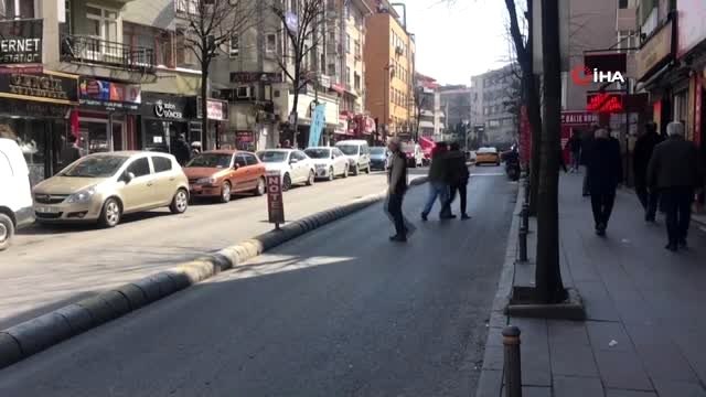 Yolda dengesini kaybeden vatandaş araca böyle çarptı