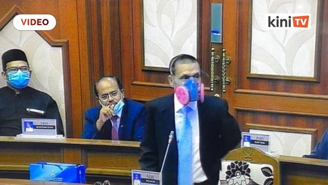 Bekas MB Pahang curi tumpuan, pakai respirator dalam DUN