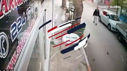 Önce sevip oynadı, sonra böyle çaldı