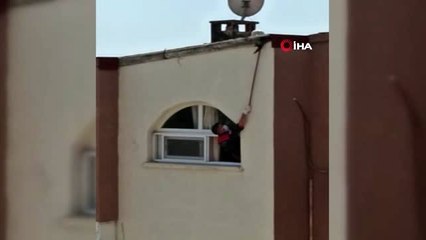 Ayağı ipe takılan ebabil kuşunu Can-Kur kurtardı