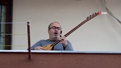 Faruk dededen balkonda bağlamalı konser