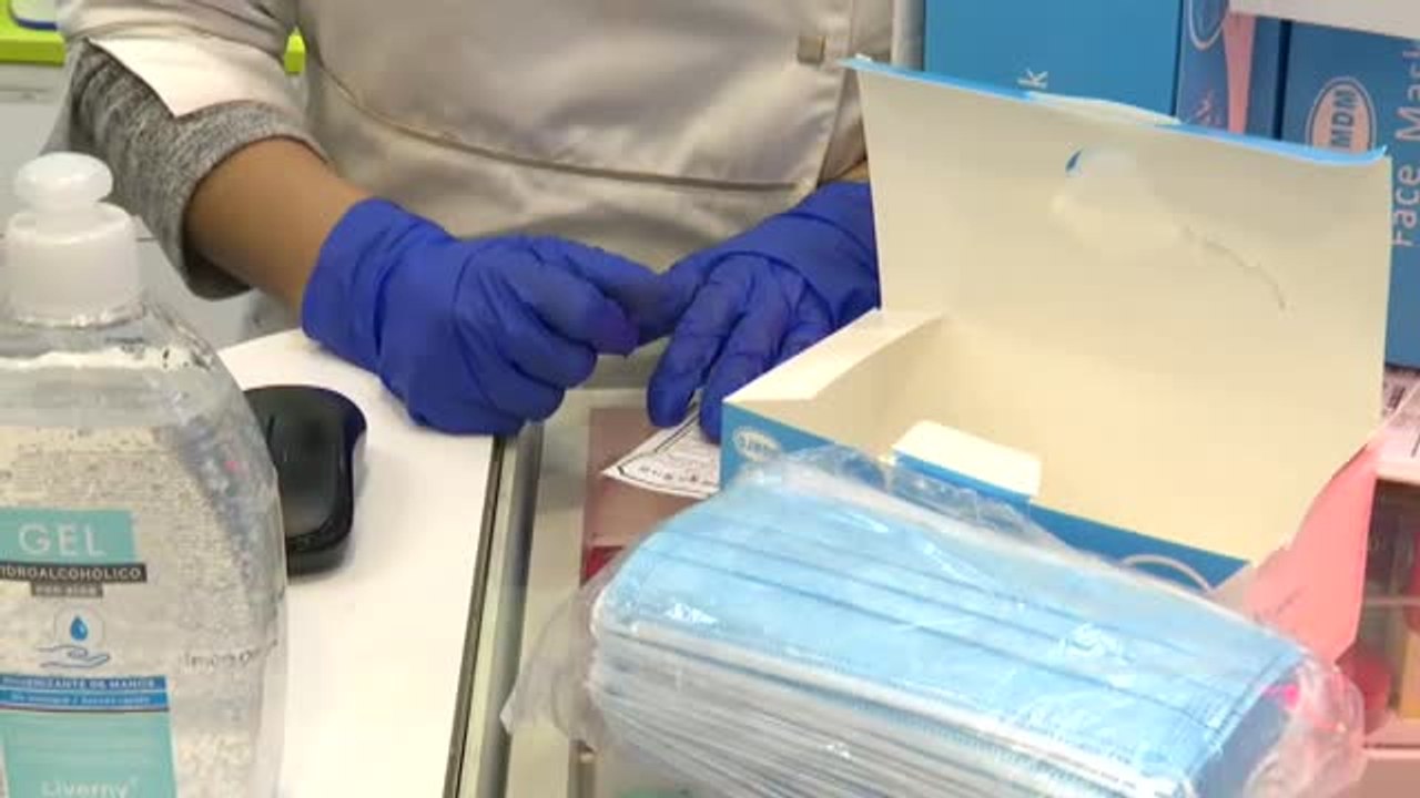 Comienza el reparto de mascarillas en las farmacias catalanas