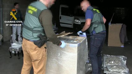 Télécharger la video: Dos detenidos en Carreño al tratar de introducir más de 75 kilos de marihuana