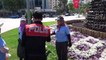 Polis, korona virüs uygulaması yapıp maske dağıttı