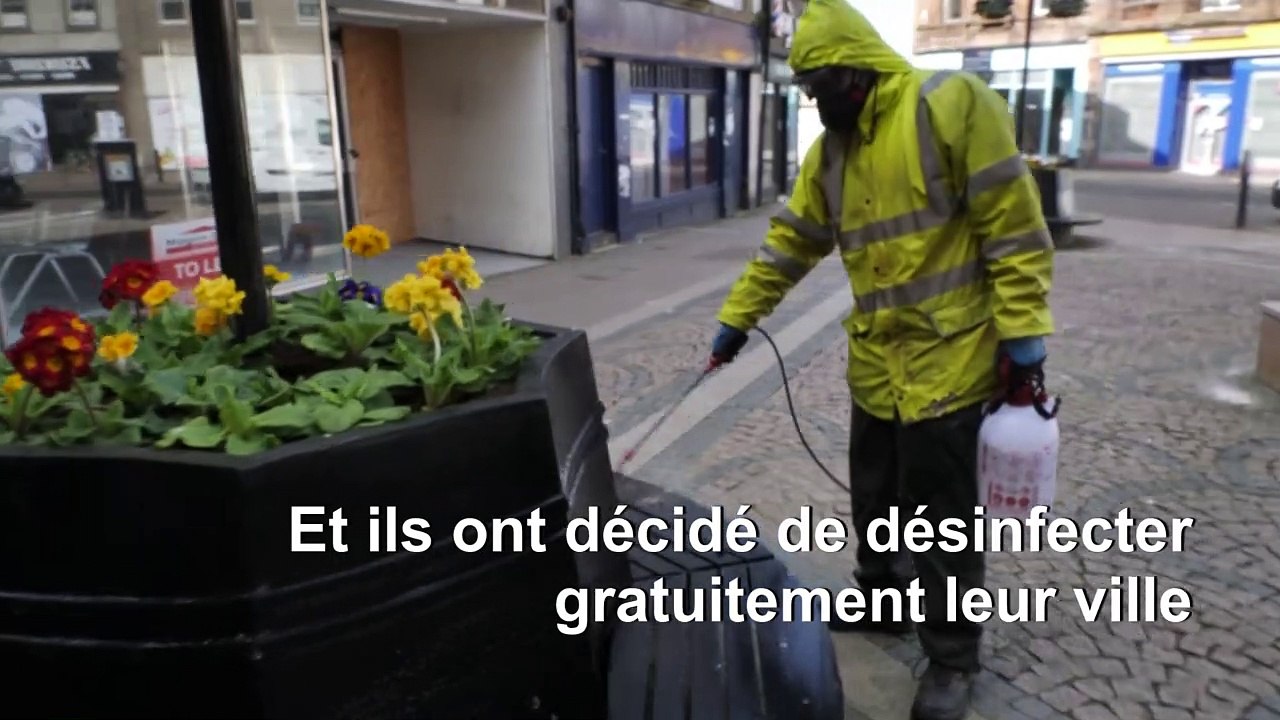 Coronavirus: en Ecosse, deux amis désinfectent gratuitement leur ville