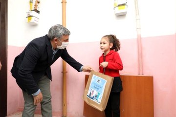 Dilovası'nda sağlık çalışanlarının çocuklarına erken 23 Nisan sürprizi