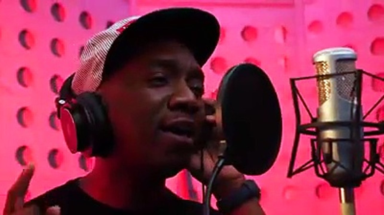 Toko Longa Corona ("nous allons battre le Corona(virus) en lingala) est interprétée par Jean Goubald, Pamela Baketana, Jacques Tshimankinda, Moli Mokelenge, Sarah Lula, Royce Mbumba et Fred Kabeya, son auteur-compositeur.