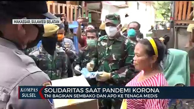 TNI Bagikan 1500 Nasi Kotak Ke Warga Terdampak Korona