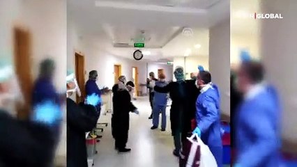 Koronavirüsü yendi, elindeki bastonla halay çekip taburcu oldu