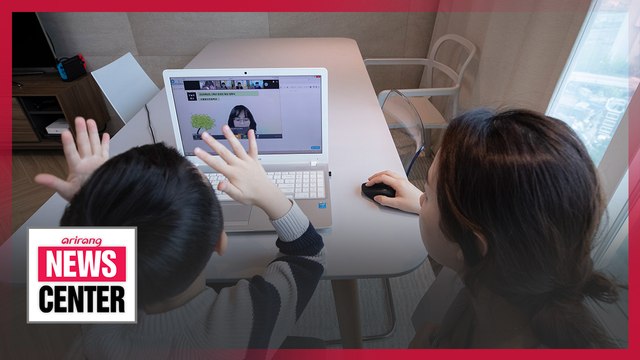 Elementary school students start online classes amid COVID-19 outbreak