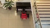 Malaysian delivery man shows off impressive piano skills at mall