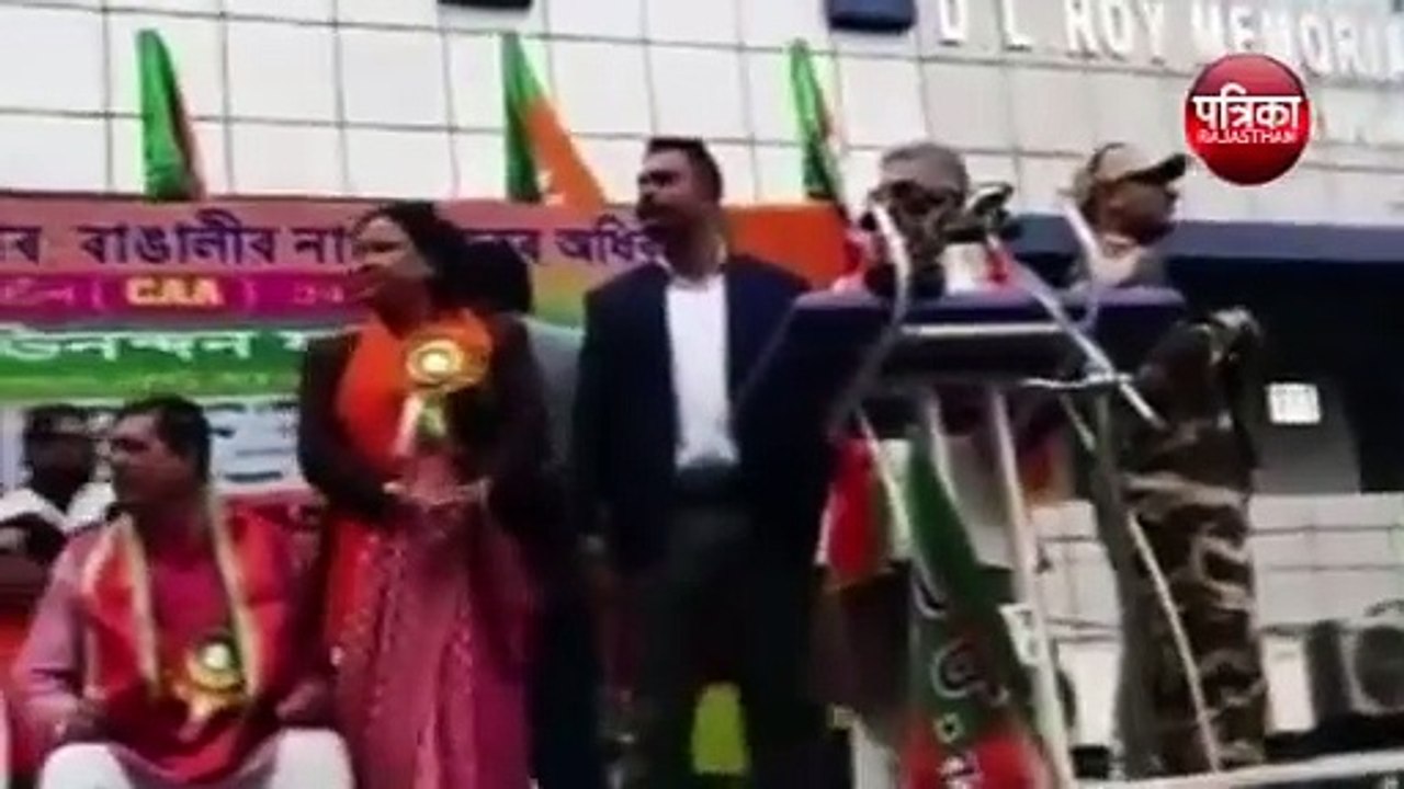 West Bengal: भाजपा अध्यक्ष Dilip Ghosh ने एम्बुलेंस को रास्ता देने से किया मना