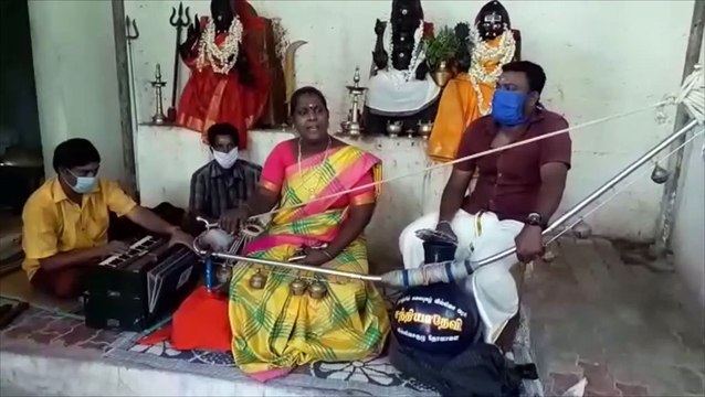 வில்லிசை பாட்டு பாடி தொகுதி மக்களிடையே திருநங்கை கவுன்சிலர் கரோனா விழிப்புணர்வு