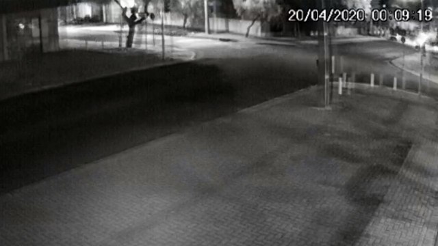 Grave acidente: câmera flagra colisão entre carro e moto no Coqueiral