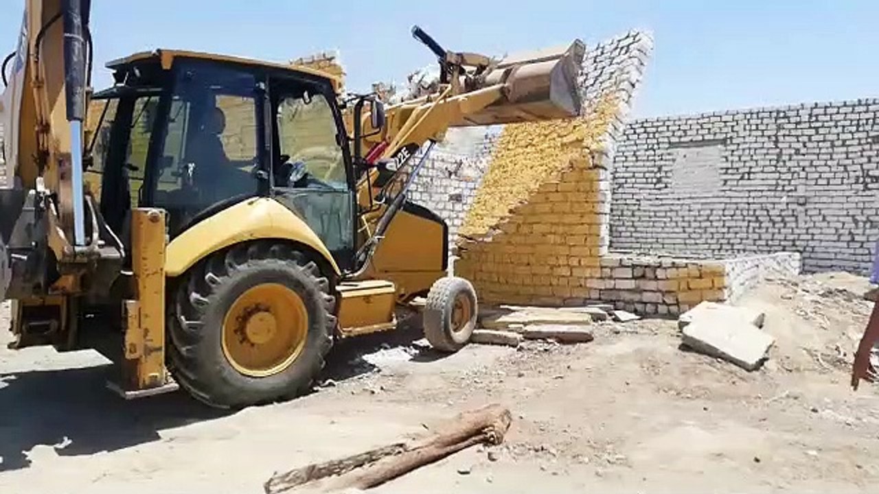 إزالة 448 حالة تعد على الأراضى الزراعية خلال فت...