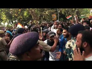 Police beats up a few SSC candidates terribly