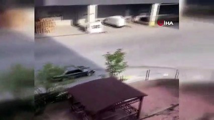 Esenyurt'ta otomobiline bağladığı aküllü arabayla çocuğunu gezdiren baba yakalandı