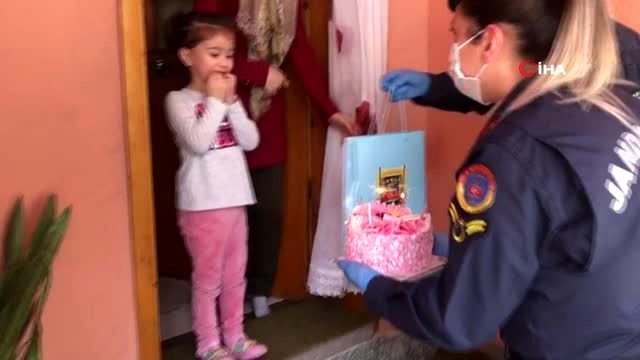 Jandarmadan 4 yaşındaki Ece'ye doğum günü sürprizi
