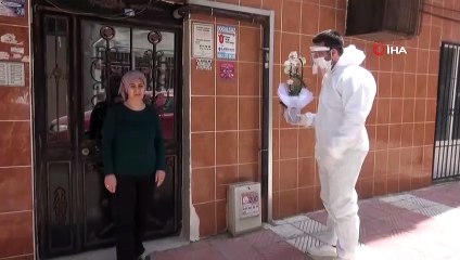 Korona tedavisi gören adam evlilik yıl dönümünde eşini unutmadı