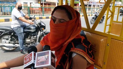 लॉक डाउन में ई रिक्शा चलाकर ओरछा से झाँसी आई महिला