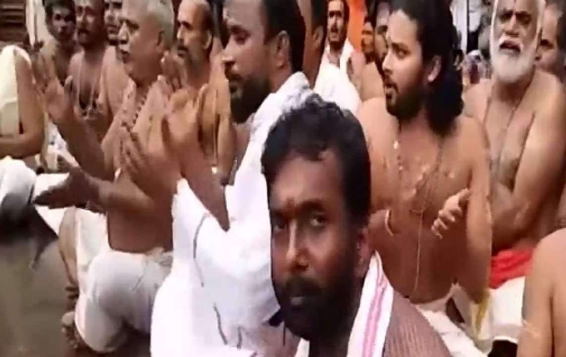 Khabar Cut2Cut: Doors of Sabarimala temple closes today; no women allowed entry yet