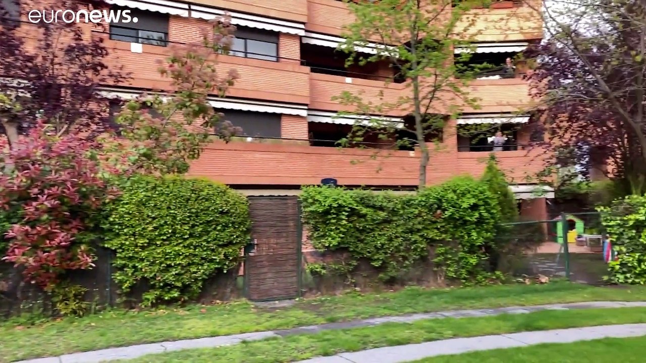 Spanisches Pflegepersonal zwischen Beifall und Beleidigungen