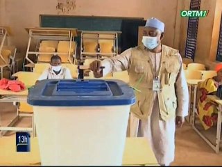 ORTM / Le President de la CENI Amadou Bah s’est rendu à Kalabankora pour s’assurer du bon déroulement des élections