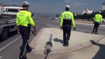 Polis aracı ile otomobil çarpıştı: 3 yaralı