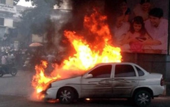 Noida: Car caught fire, driver survived accident