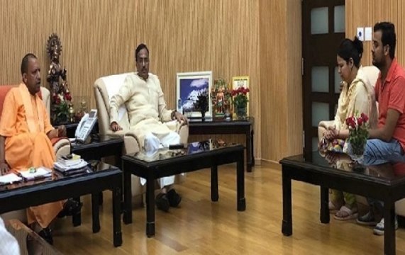 Vivek Tiwari's wife meets Chief Minister Yogi Adityanath