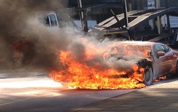 Running car catches fire in Mumbai’s Mulund area, none injured