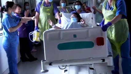 ESHT nurse Uma leaves Critical Care to a round of applause #NHSCovidHeroes #NHSHeroes