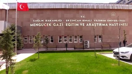 Esnaftan Kovid-19 ile mücadele eden sağlık personeline bin karanfille teşekkür