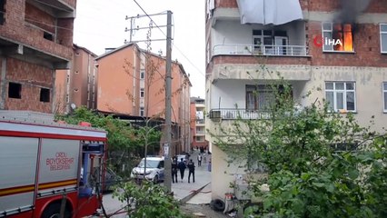 Mutfak tüpü patladı, aileyi komşuları kurtardı