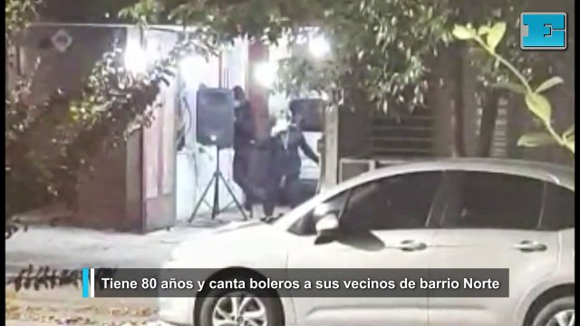 Una energía mayor: tiene 80 años y cada noche canta boleros a sus vecinos de barrio Norte