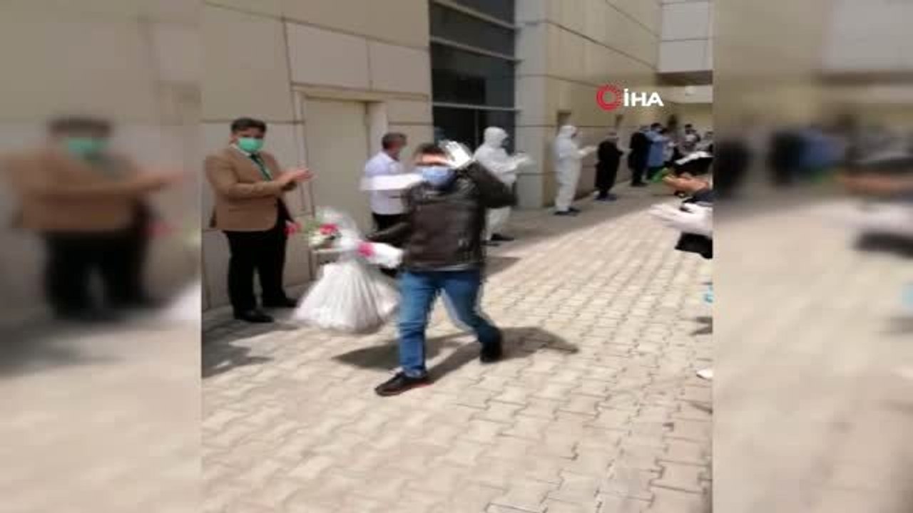 Aynı aileden 10 kişi koronayı yenerek alkışlarla taburcu oldu